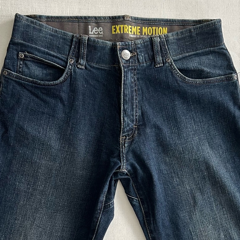EUC Lee Extreme Motion Straight Fit Jeans